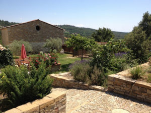 Le gîte - Calade fleurie